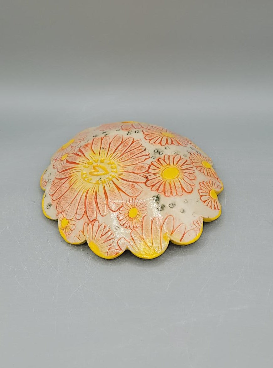 6 inch Hand Painted Embossed Daises Scalloped Circle Trinket Dish in Sun Shine