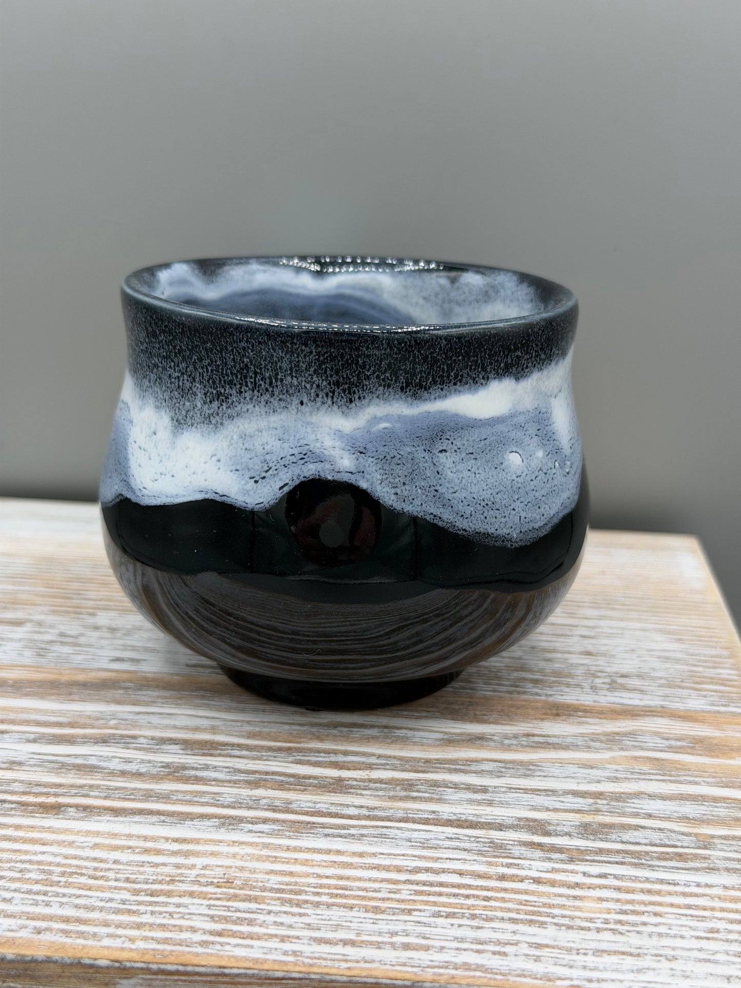 10 oz Ceramic Mug in Black & White