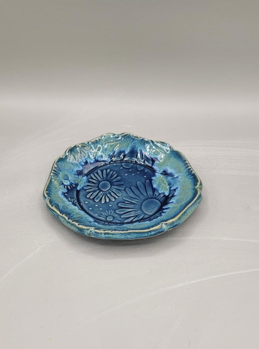 5 inch Embossed Daises Scalloped Circle Trinket Dish in Blue Caribbean