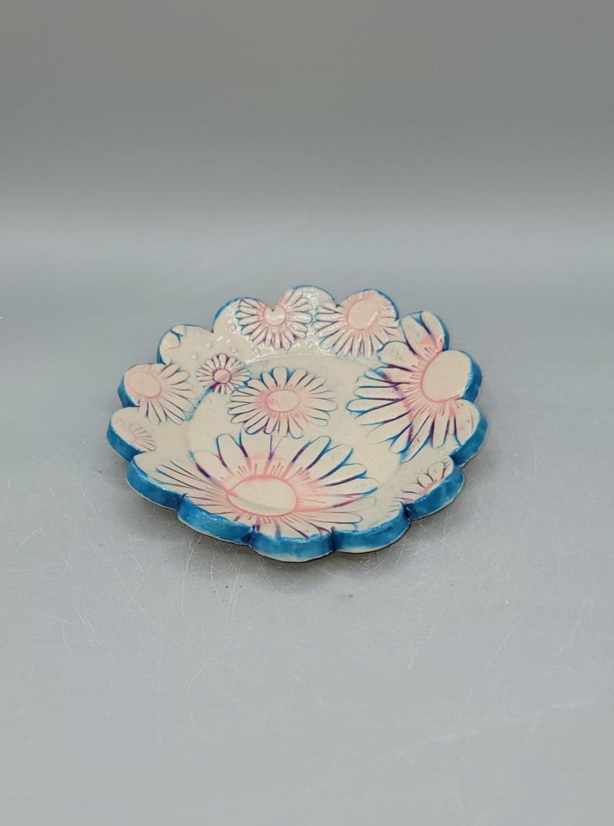 5 inch Hand Painted Embossed Daises Scalloped Circle Trinket Dish in Cotton Candy