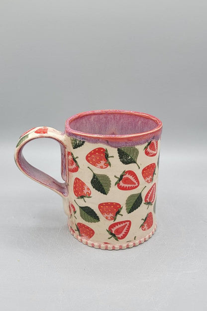 14-15 oz Strawberry Mug with Dancer Medallion