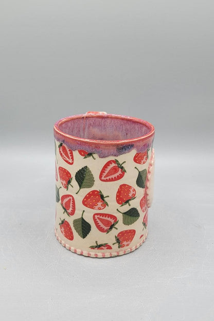 14-15 oz Strawberry Mug with Dancer Medallion