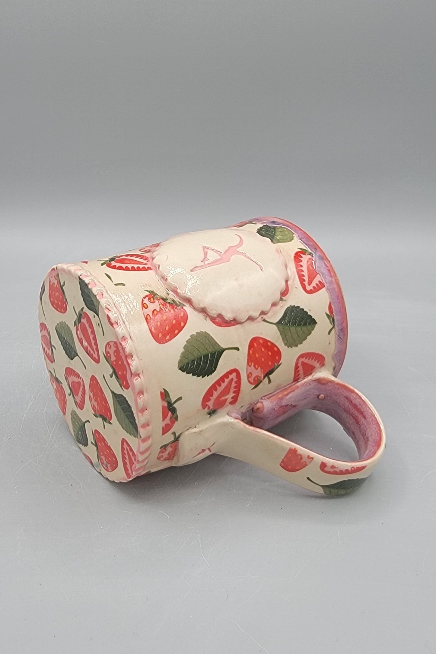 14-15 oz Strawberry Mug with Dancer Medallion