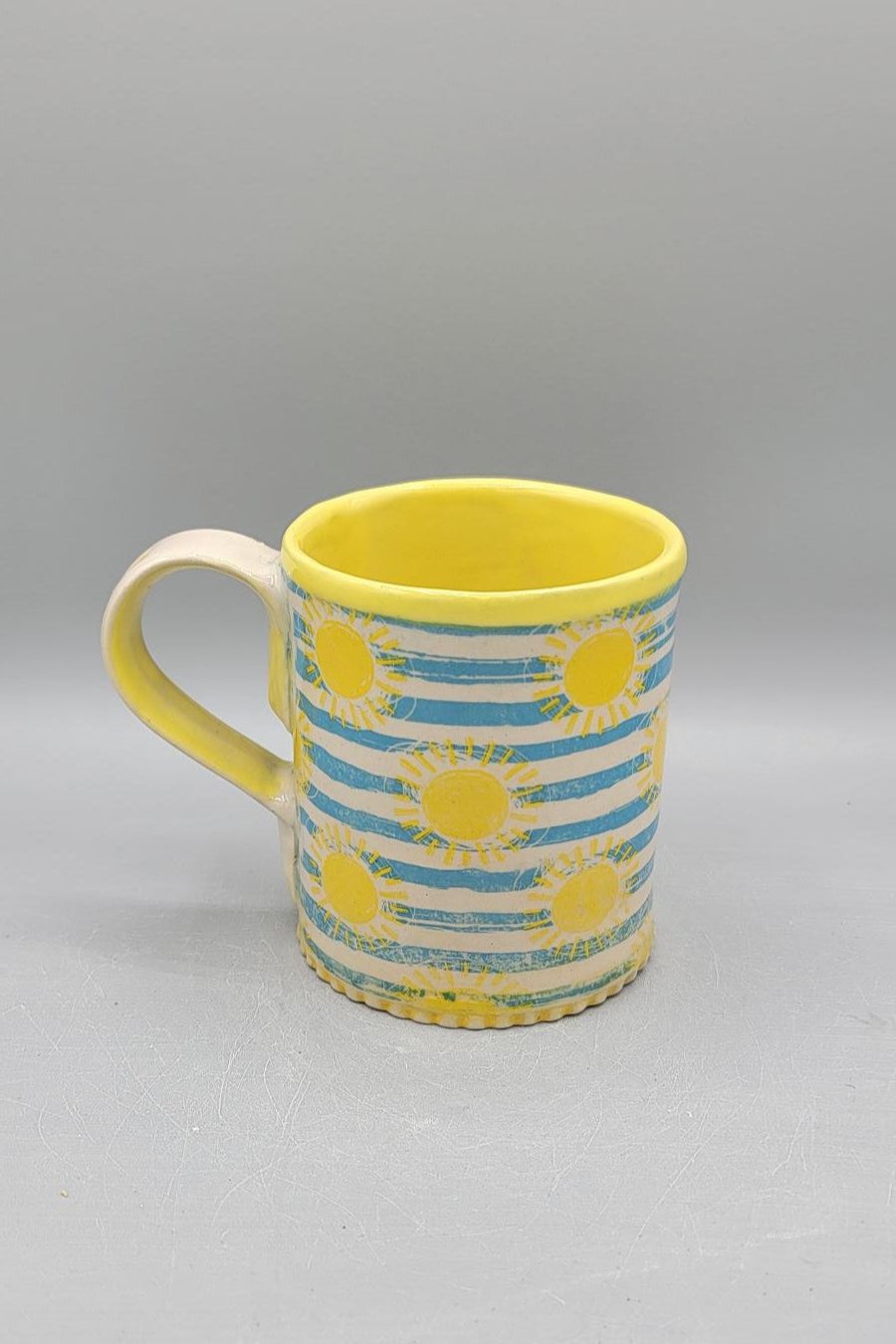 14-15 oz Sunshine Mug with Dancer Deer Creek Medallion