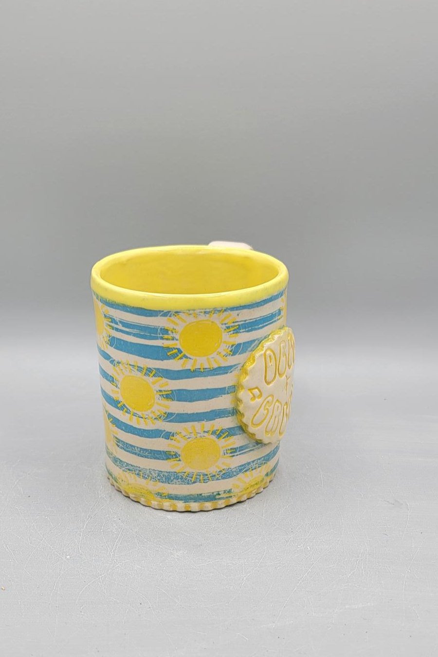 14-15 oz Sunshine Mug with Dancer Deer Creek Medallion