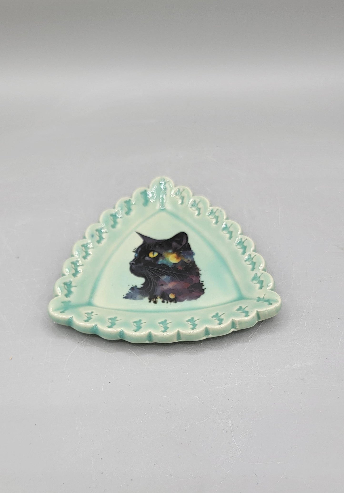 4 inch Dancing Dave Black Cat Changing Colors Scalloped Triangle Trinket Dish