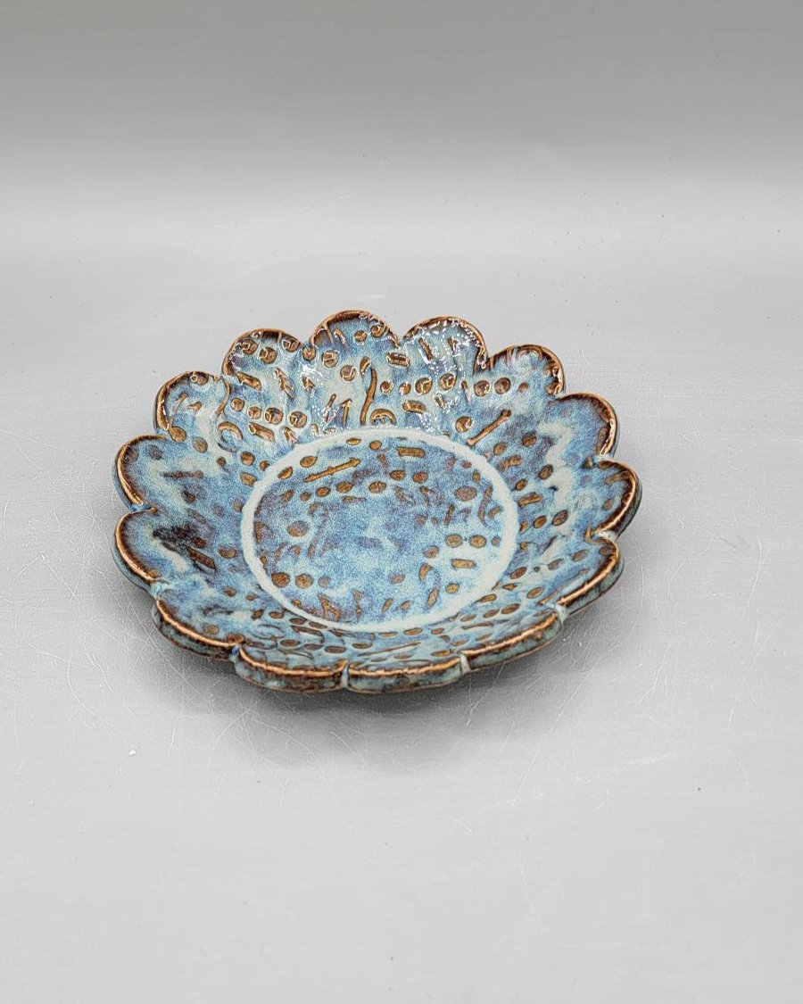 6 inch Embossed Music Notes Fancy Circle Trinket Dish in Floating Blue