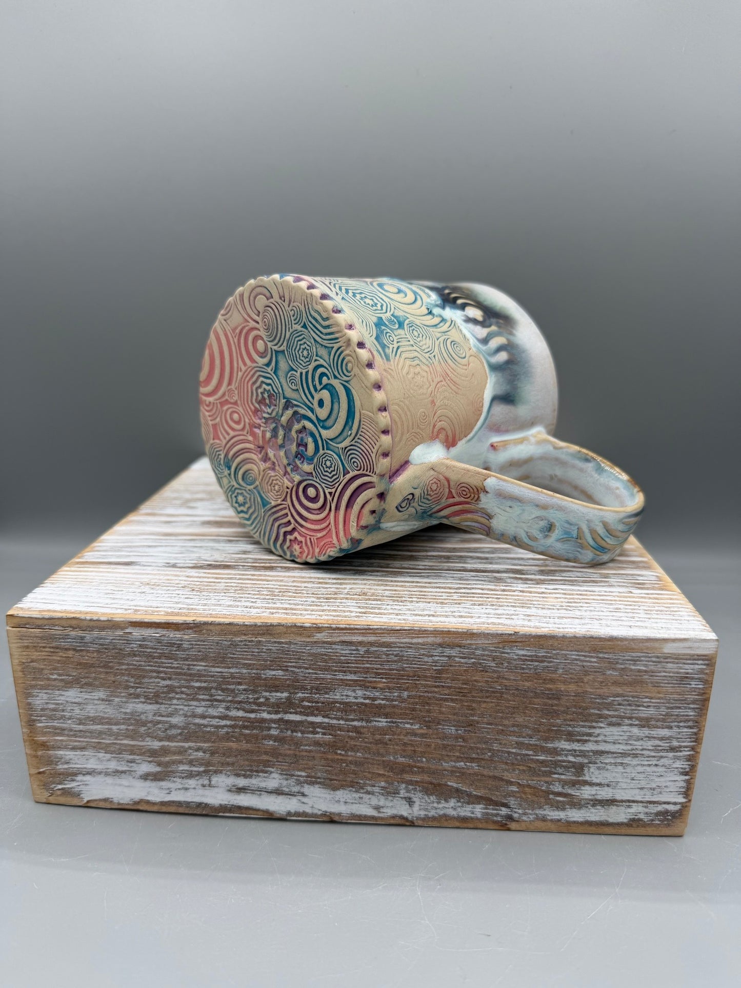 14-15 oz Embossed Circle Ceramic Mug in Melty Cotton Candy