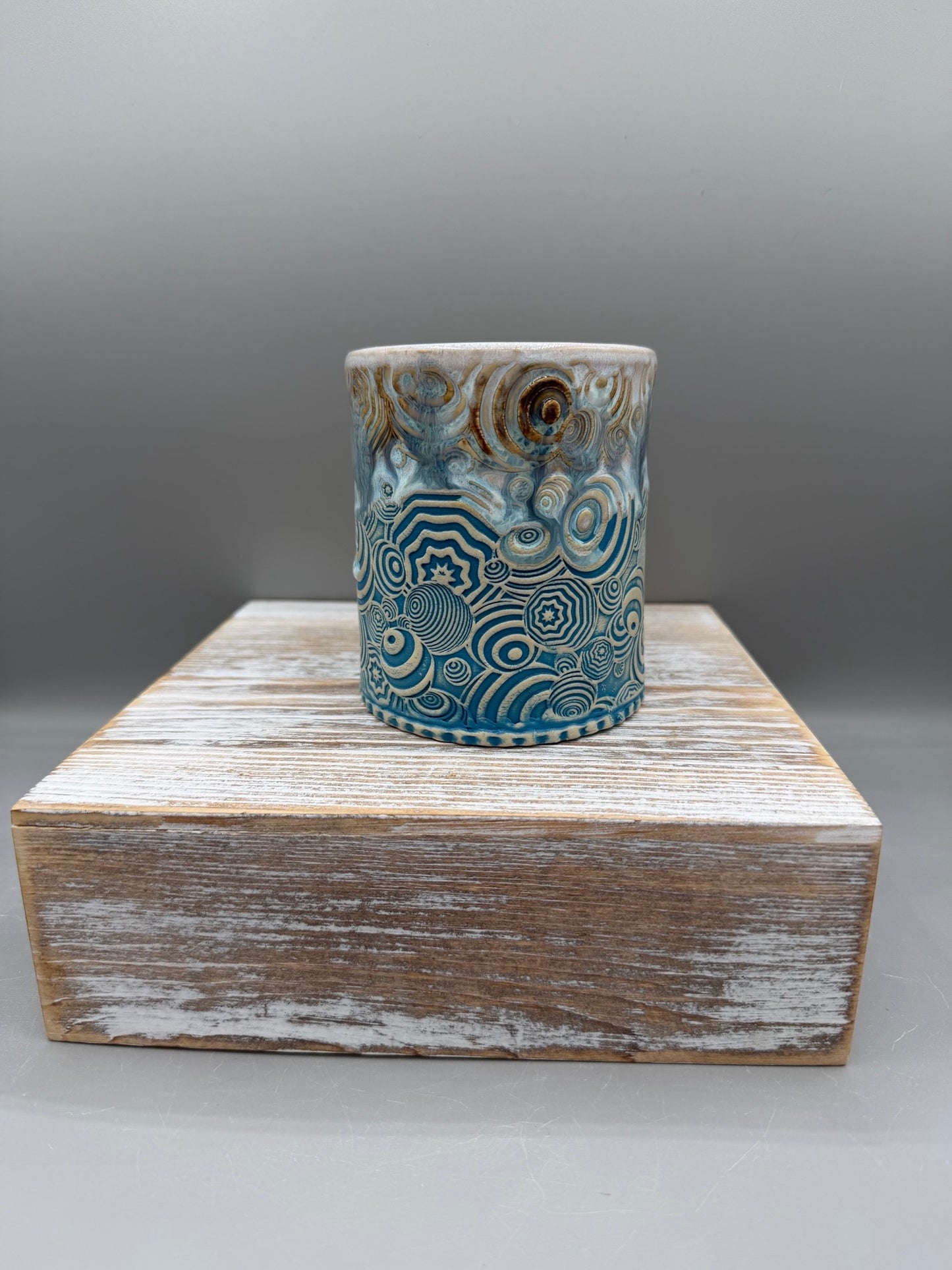 14-15 oz Embossed Circle Ceramic Mug in Turquoise Swirls
