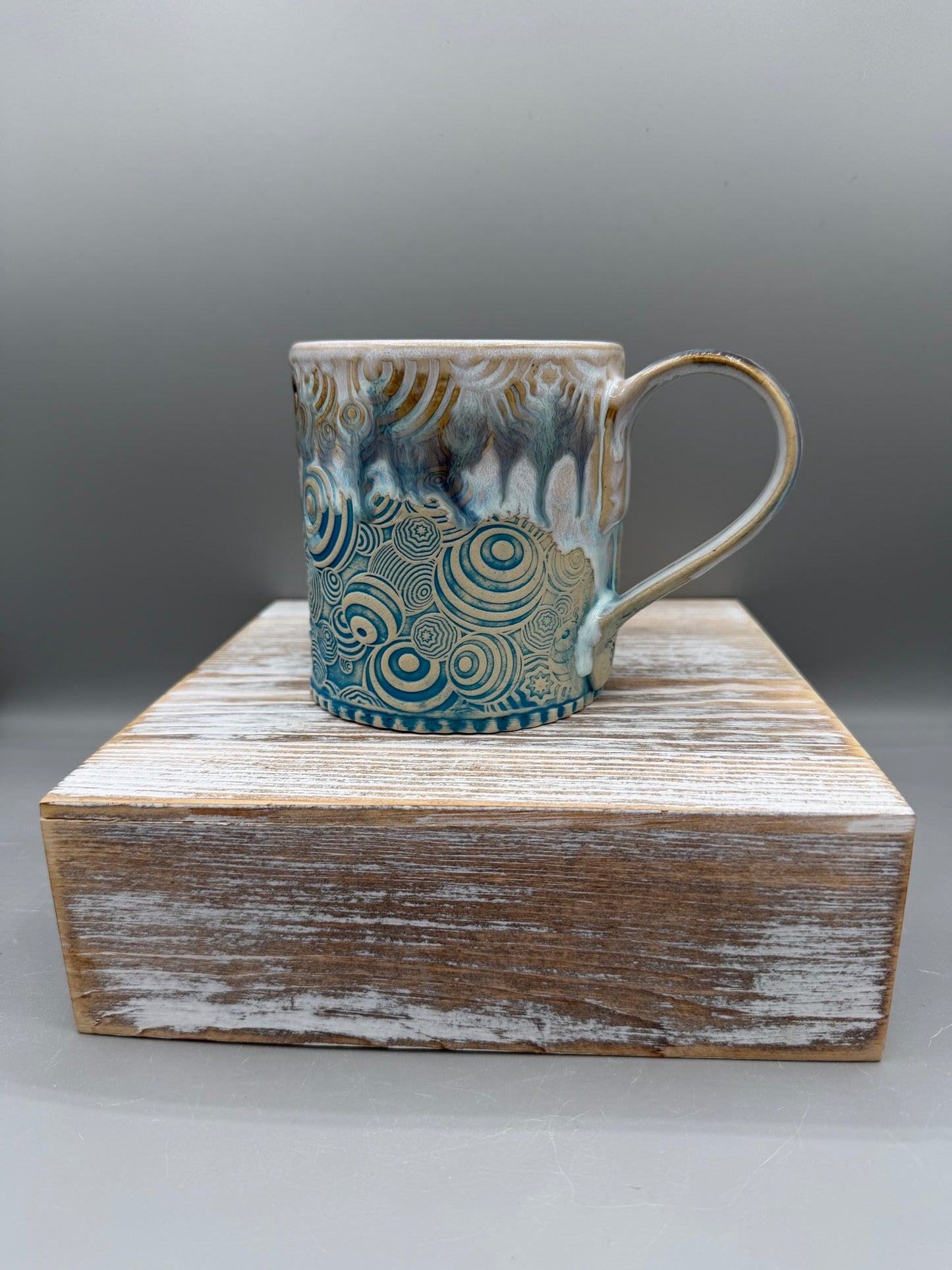 14-15 oz Embossed Circle Ceramic Mug in Turquoise Swirls