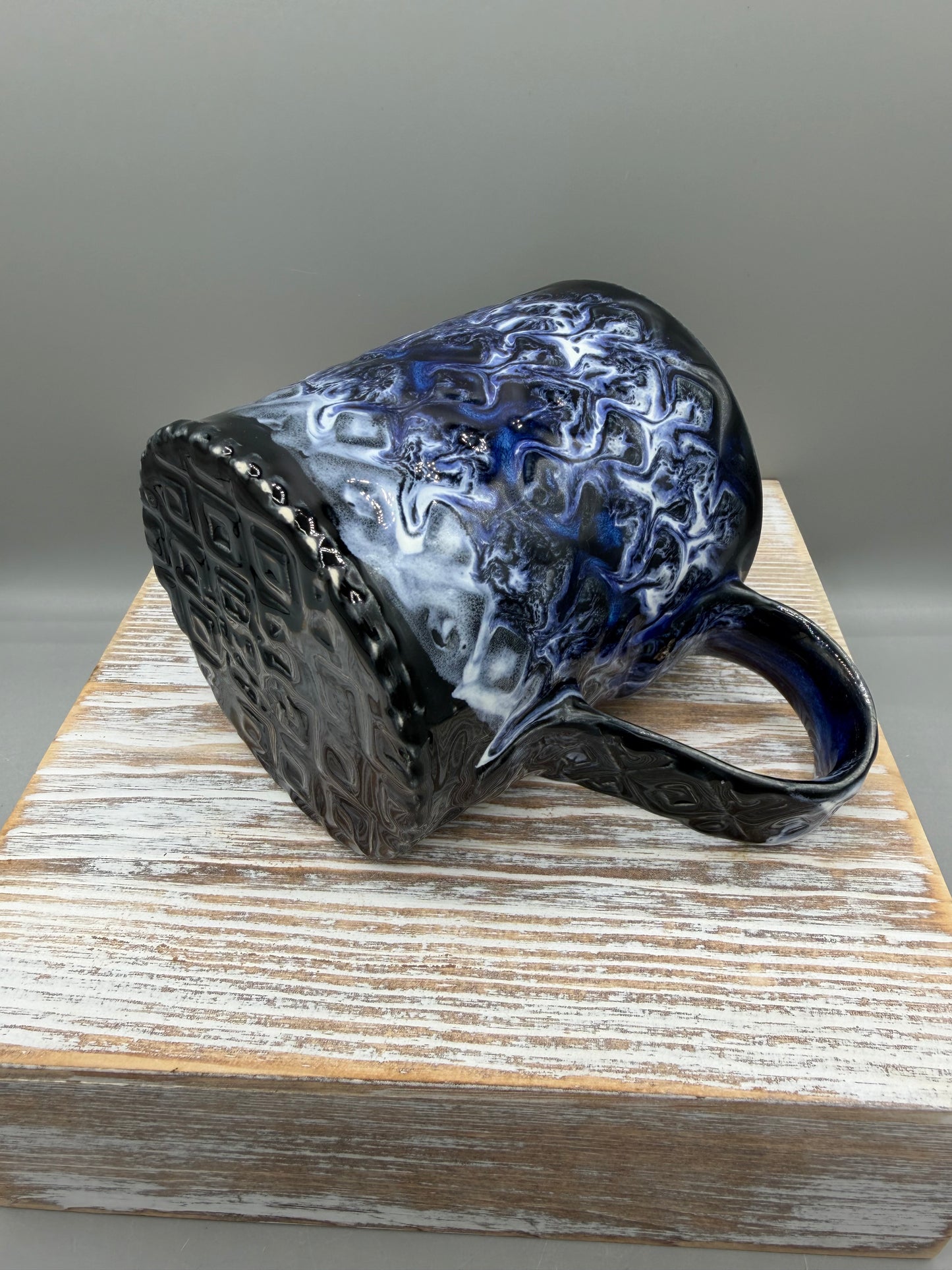 14-15 oz Embossed Diamond Ceramic Mug in Moulton Blue Lava