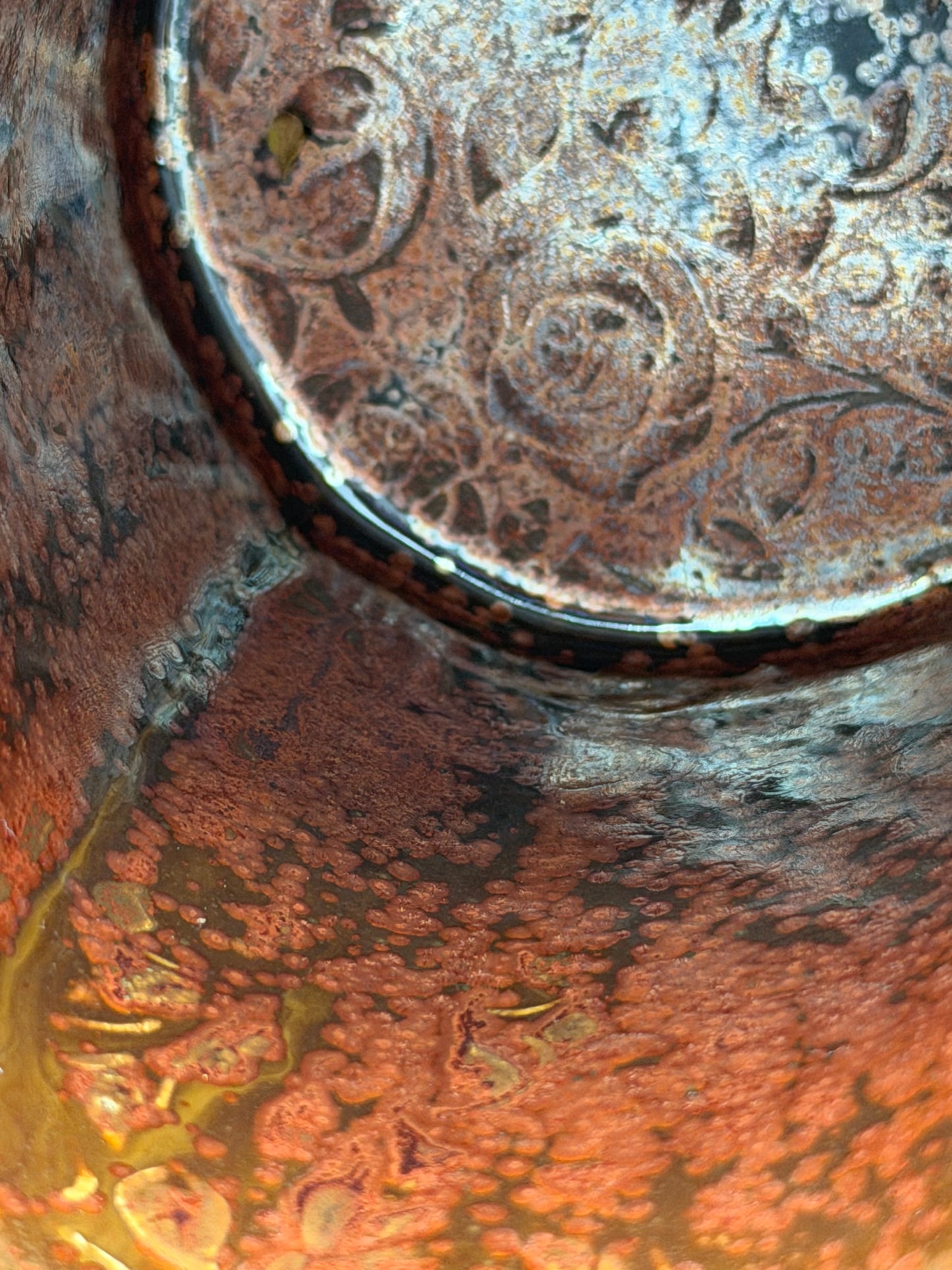 14-15 oz Embossed Roses Ceramic Mug in Melting Copper to Purple