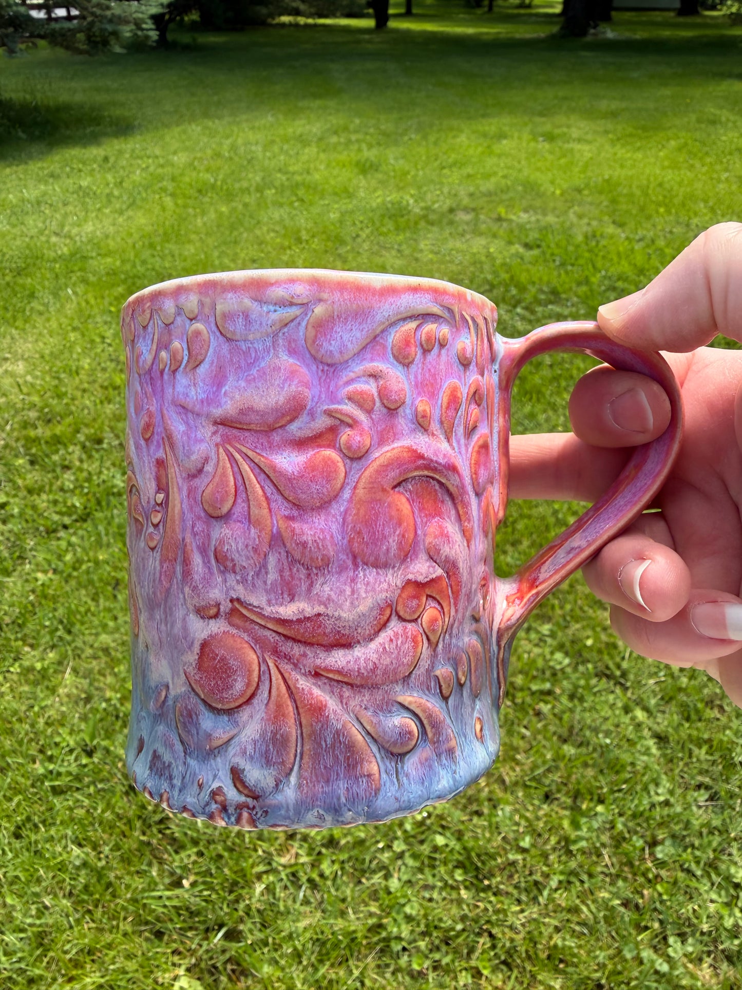14-15 oz Embossed Paisley Ceramic Mug in Princess Ombre