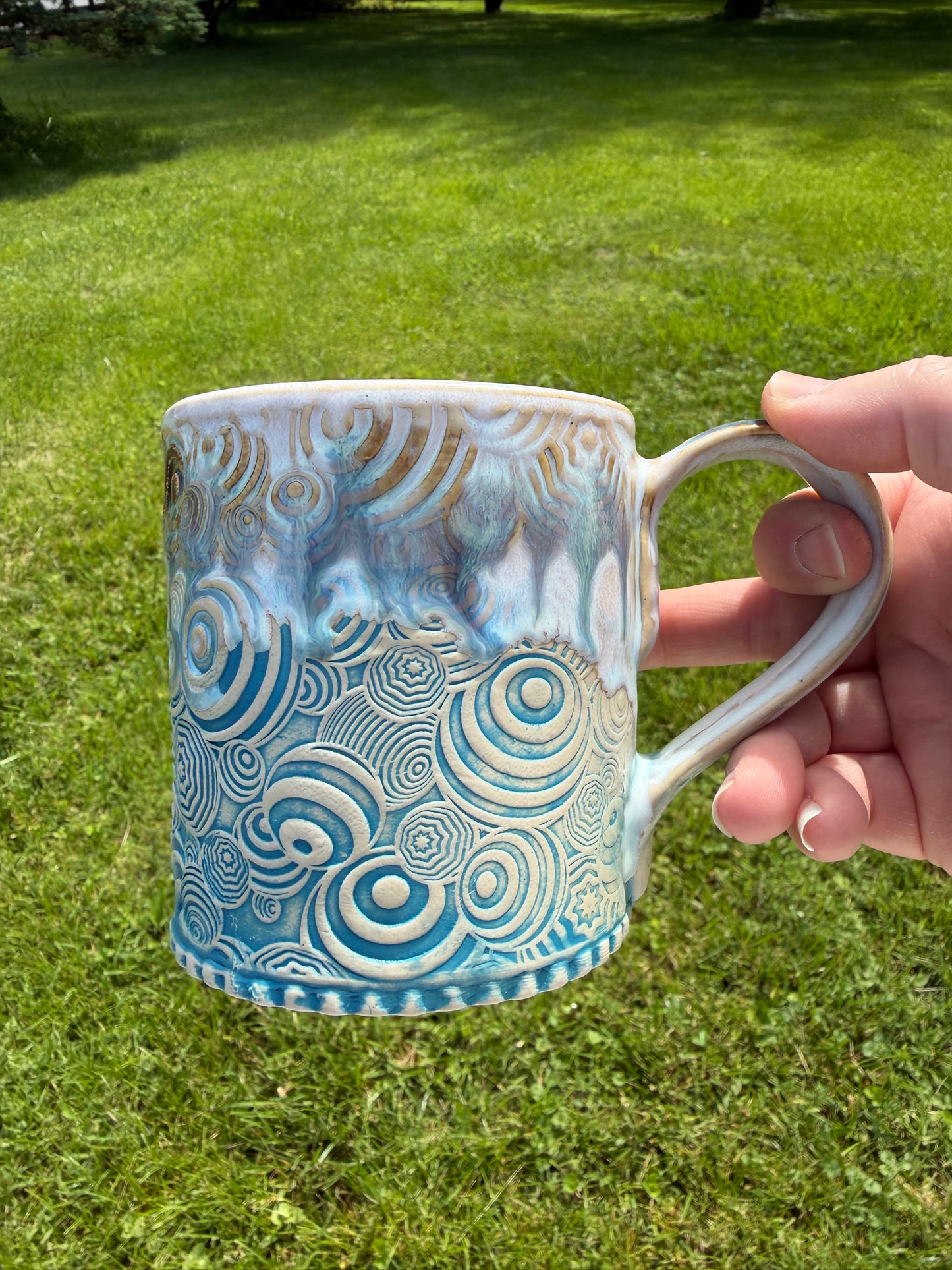 14-15 oz Embossed Circle Ceramic Mug in Turquoise Swirls