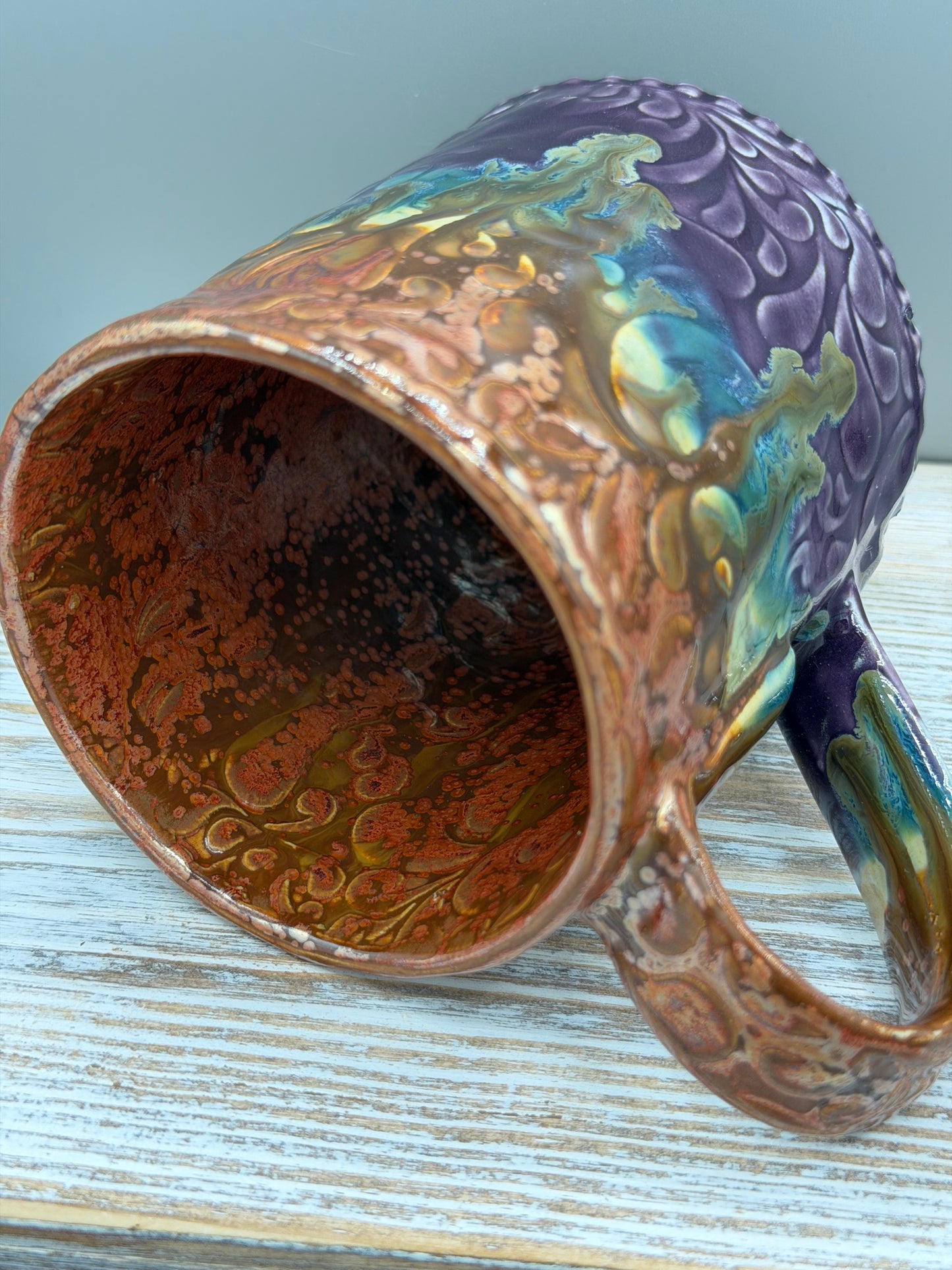14-15 oz Embossed Paisley Ceramic Mug in Melting Copper to Purple