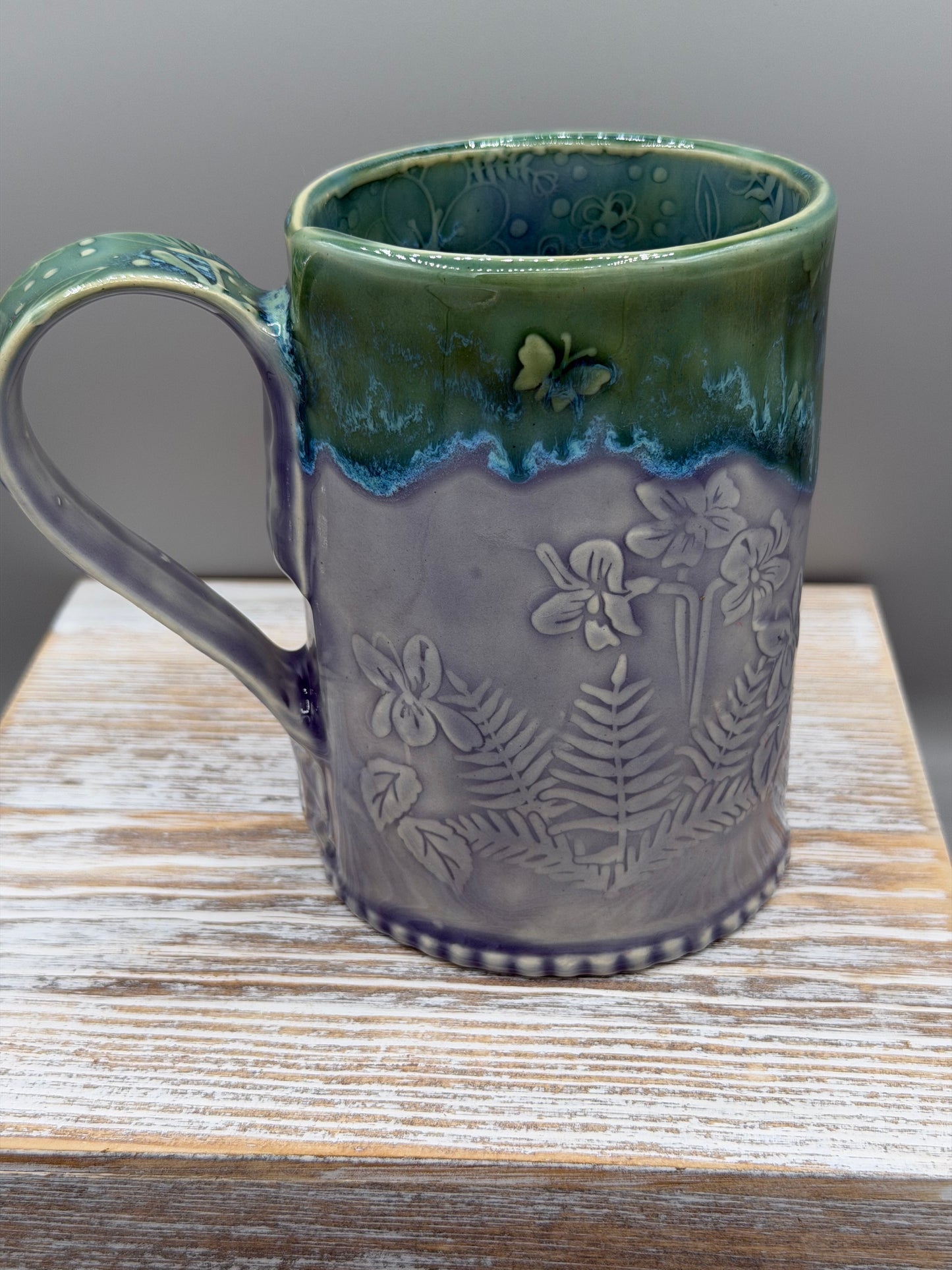 16-17 oz Embossed Flower Fields Ceramic Mug in Alice Dreams
