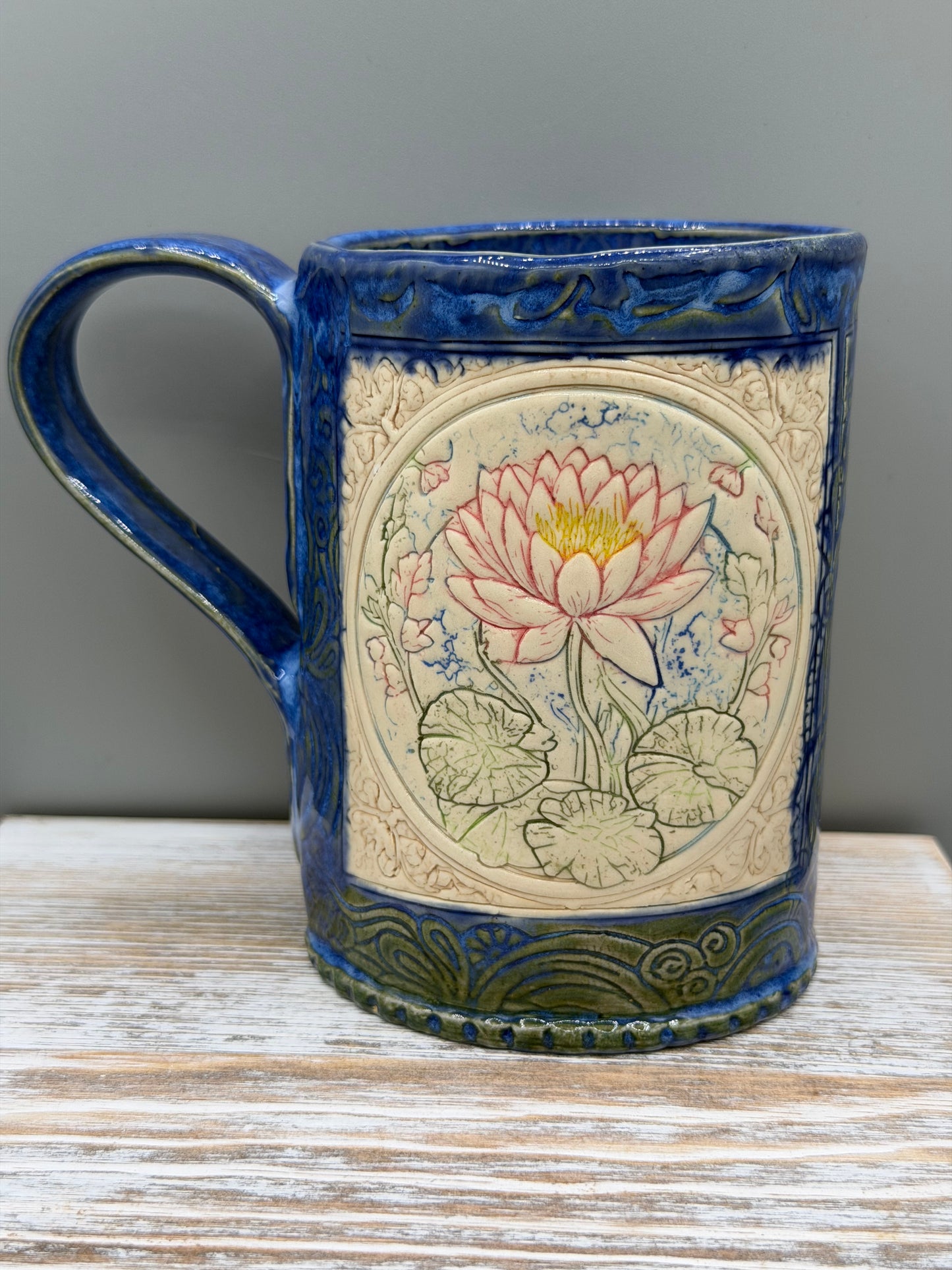 16-17 oz Hand Painted & Embossed Water Lilies Ceramic Mug