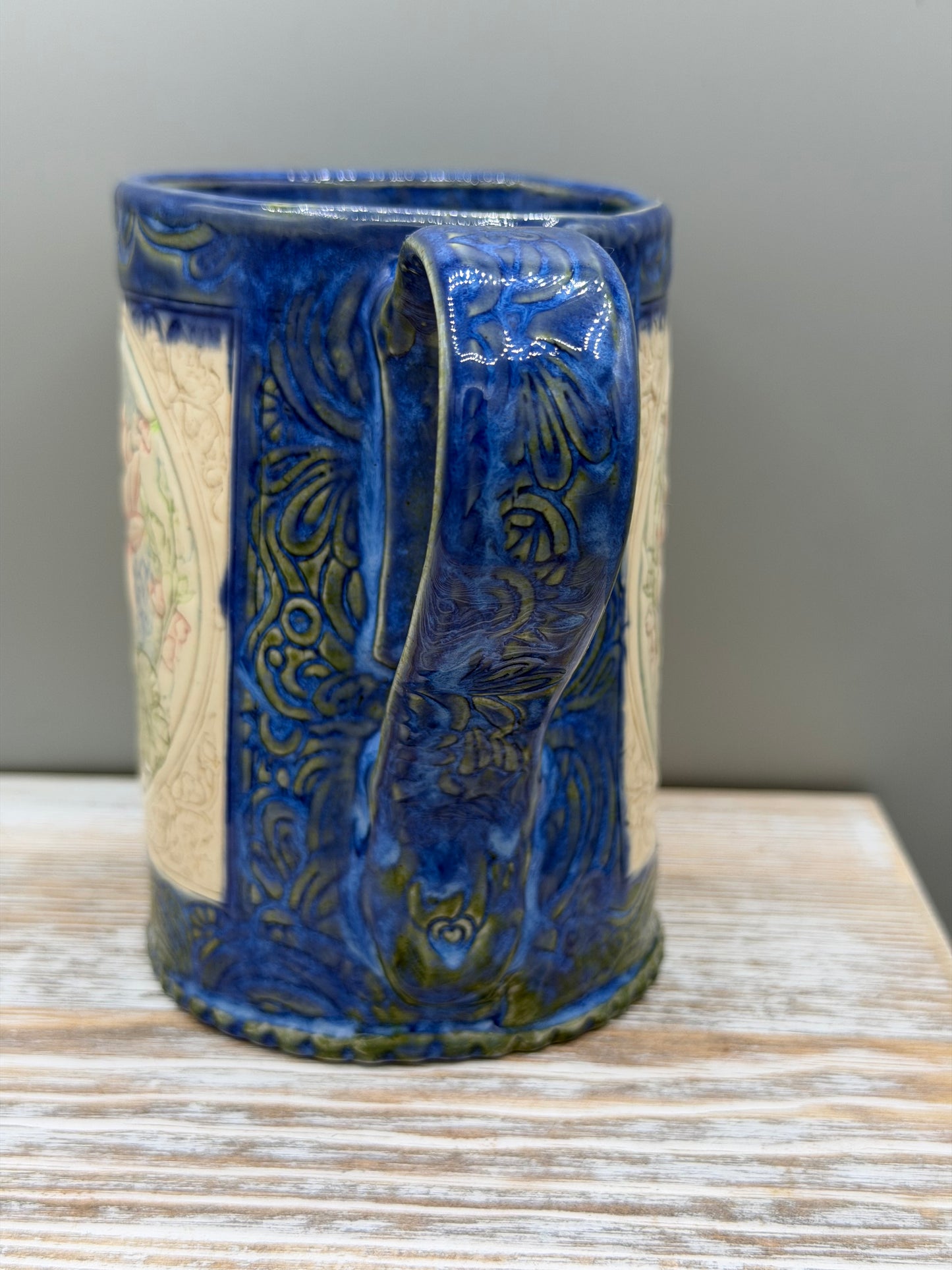 16-17 oz Hand Painted & Embossed Water Lilies Ceramic Mug