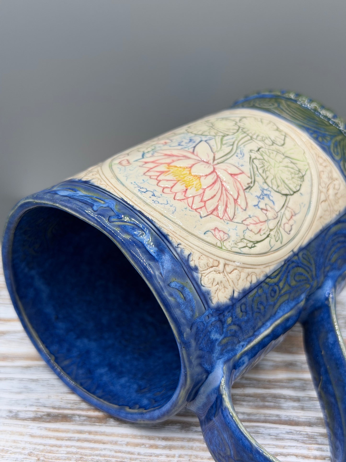 16-17 oz Hand Painted & Embossed Water Lilies Ceramic Mug