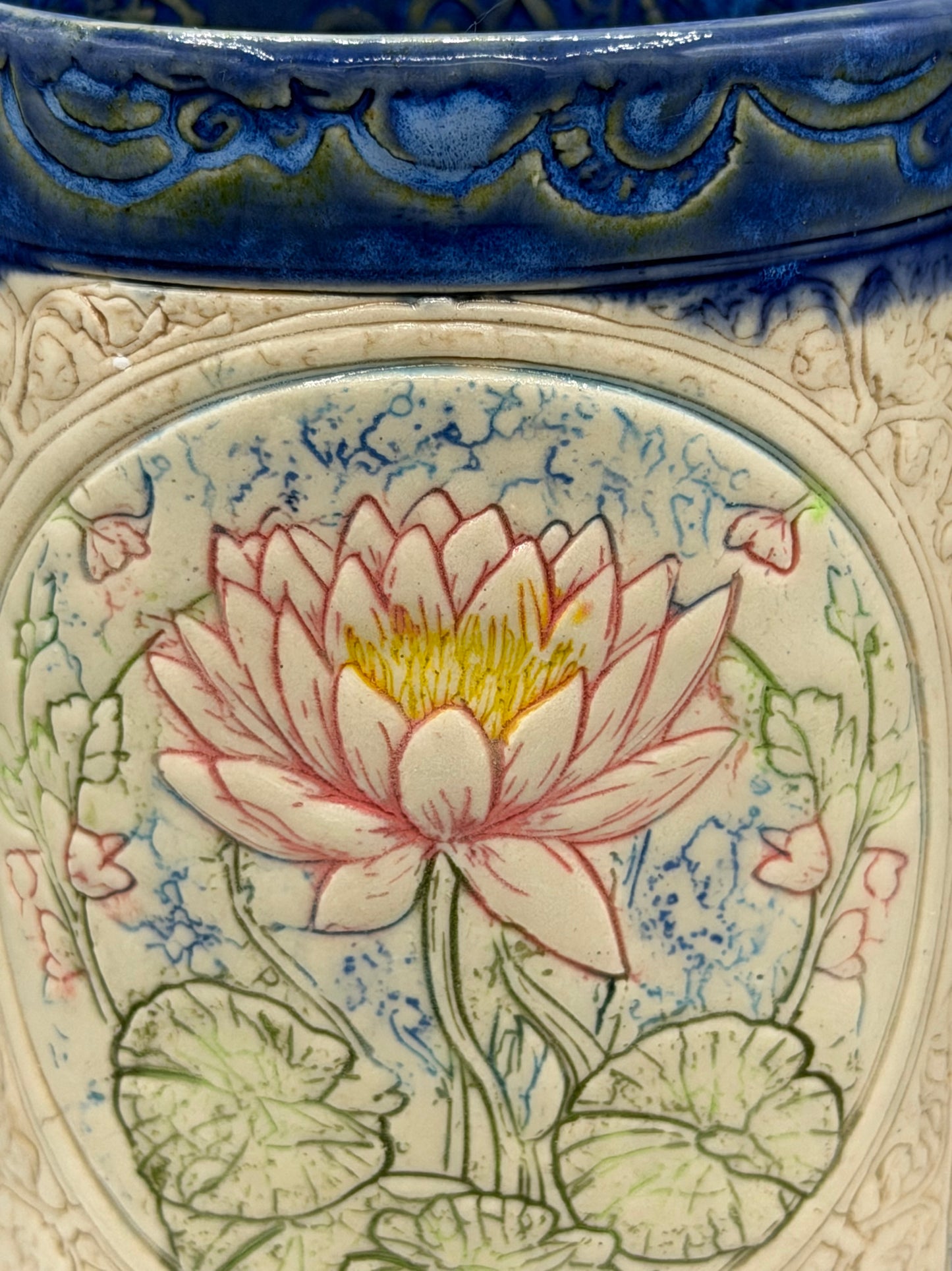 16-17 oz Hand Painted & Embossed Water Lilies Ceramic Mug