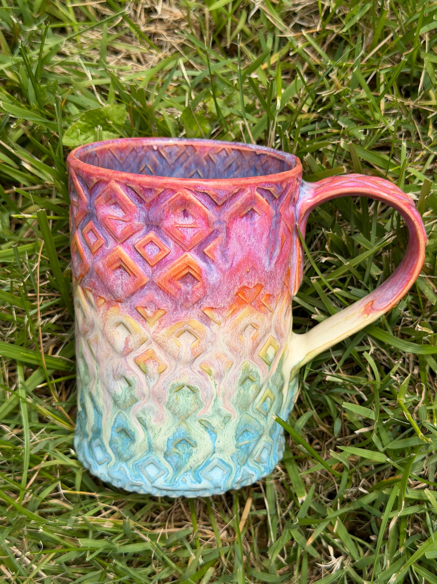 16-17 oz Embossed Diamond Ceramic Mug in Taste the Rainbow