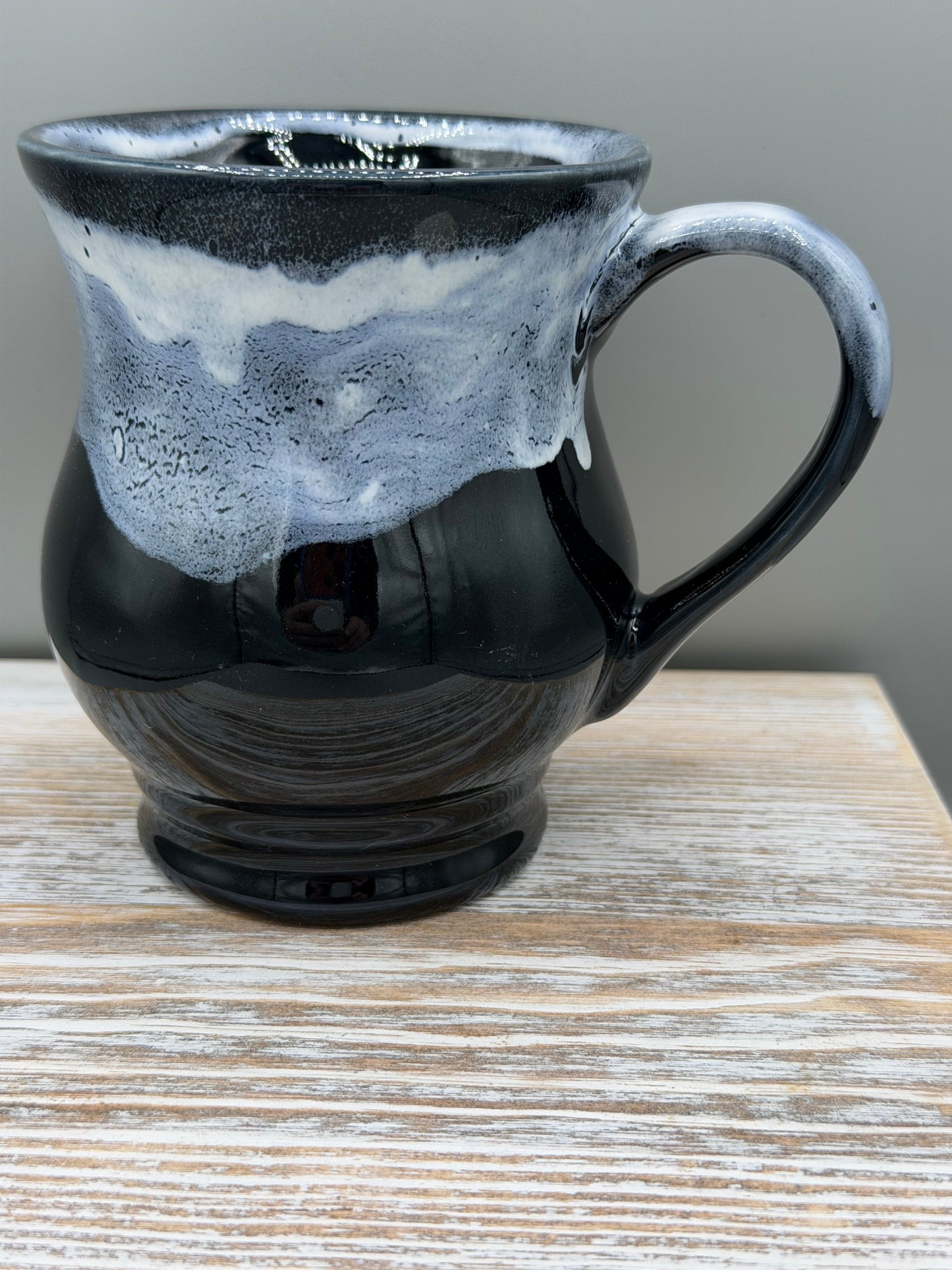 16 oz Ceramic Mug in Black & White