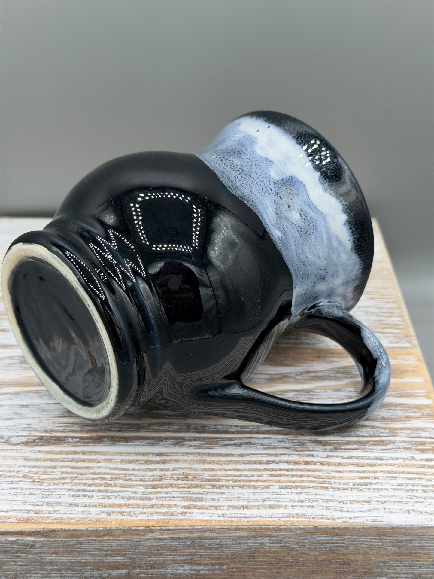 16 oz Ceramic Mug in Black & White