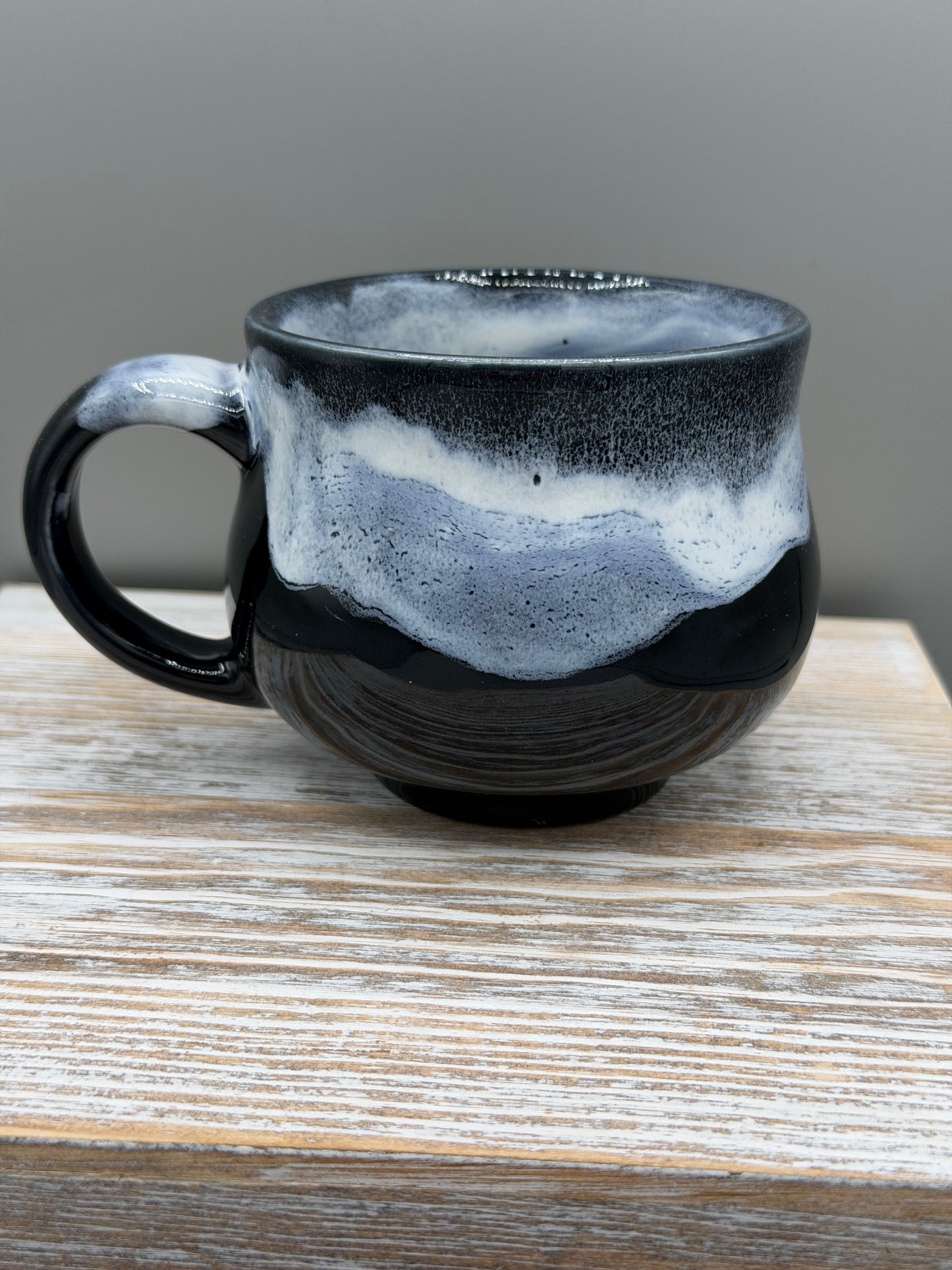 10 oz Ceramic Mug in Black & White