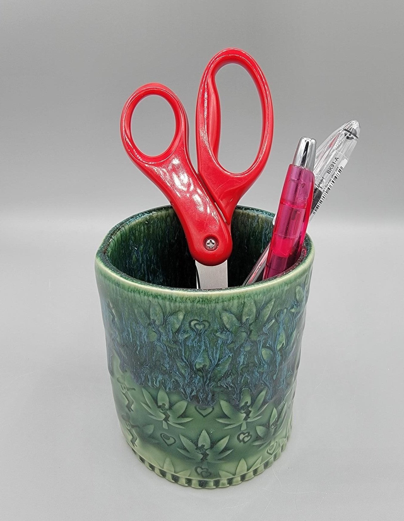 14 oz Embossed Marijuana and Tiny Daves in Blue Dream Green Pencil Holder